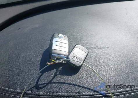 2016 Kia Sorento 3.3L Sxl z USA, uszkodzony, nr VIN 5XYPKDA53GG086158